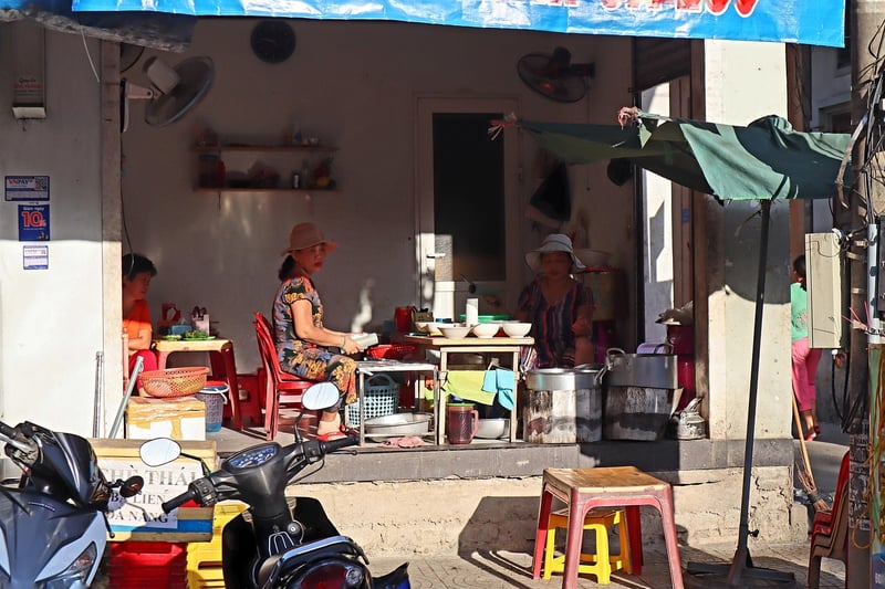 Outdoor Eateries